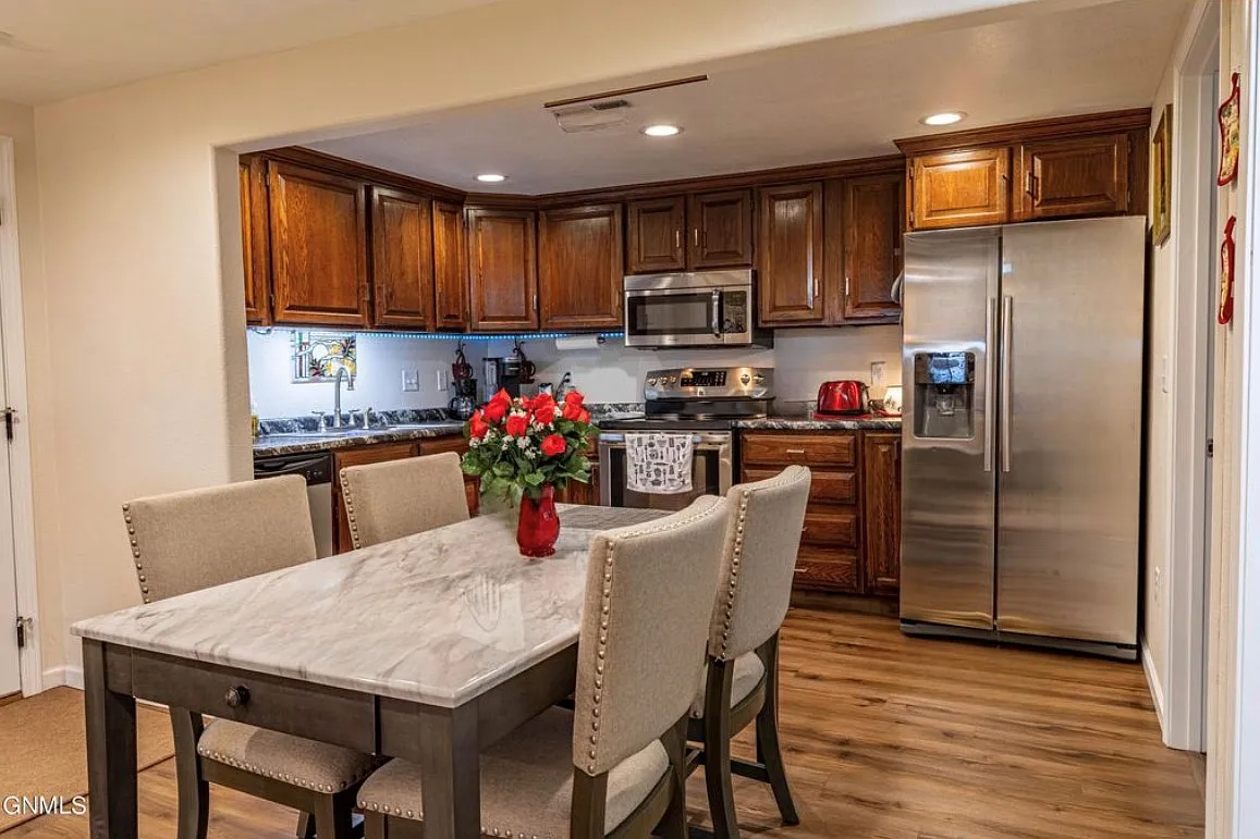 2 bed, 1.0 bath, 1116 sqft, $1,200 — Photo 2
