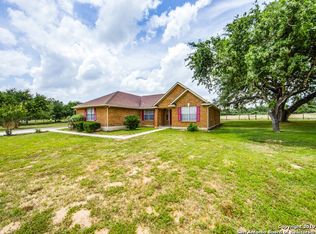 269 Cimarron Dr, Floresville, TX 78114
