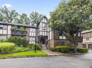 1212 Faulkner Ct, Mahwah, NJ 07430