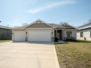 2529 E 26th Ter, Lawrence, KS 66046