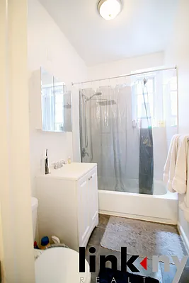 Rented by Link NY Realty | media 7