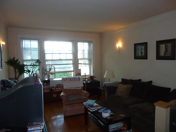 3rd image of 2047 W Berwyn Ave APT 2