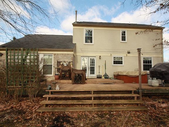 5th image of 44703 Greenwood Dr