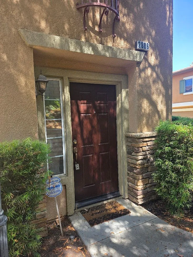 Renovated 2 Bedroom Townhome with Attached Garage — Photo 2