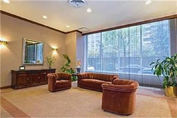 Sold by Living New York | media 19