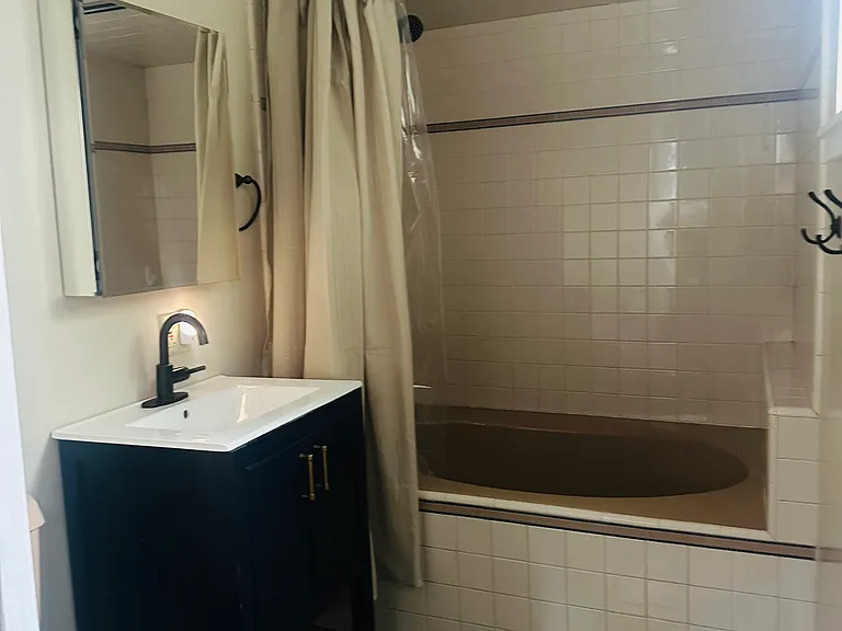 Full bath downstairs with a large soaking tub.