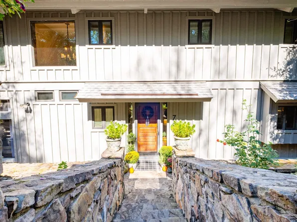 7 Rivers Edge Dr, Little Rock, AR 72227