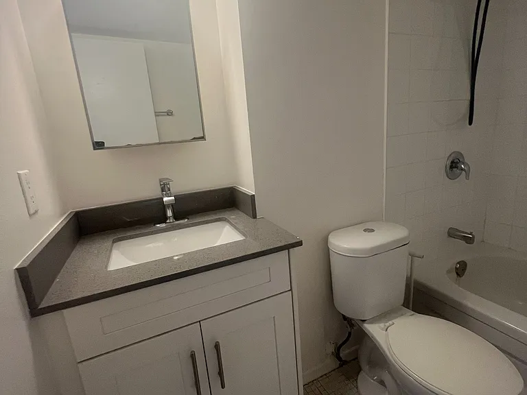 123 Bloor St W #307 — Photo 7