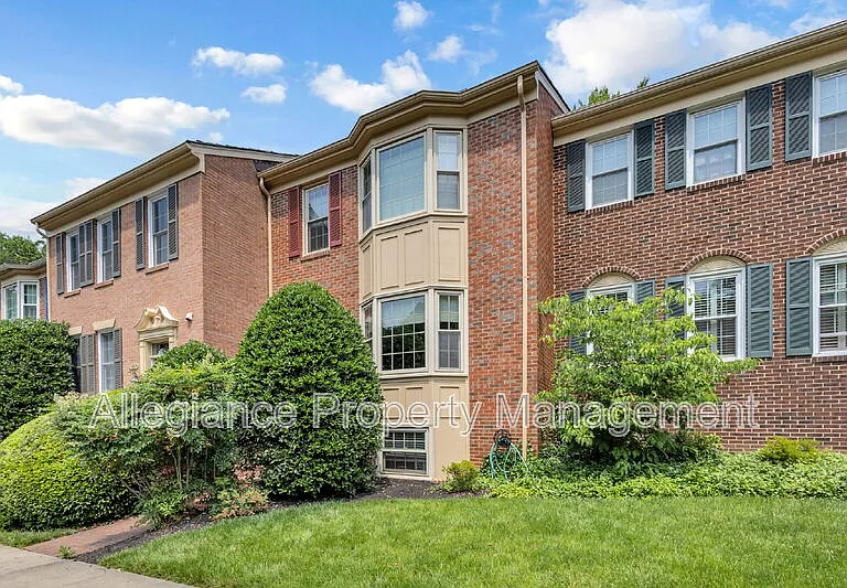 6861 Williamsburg Pond Ct — Photo 2