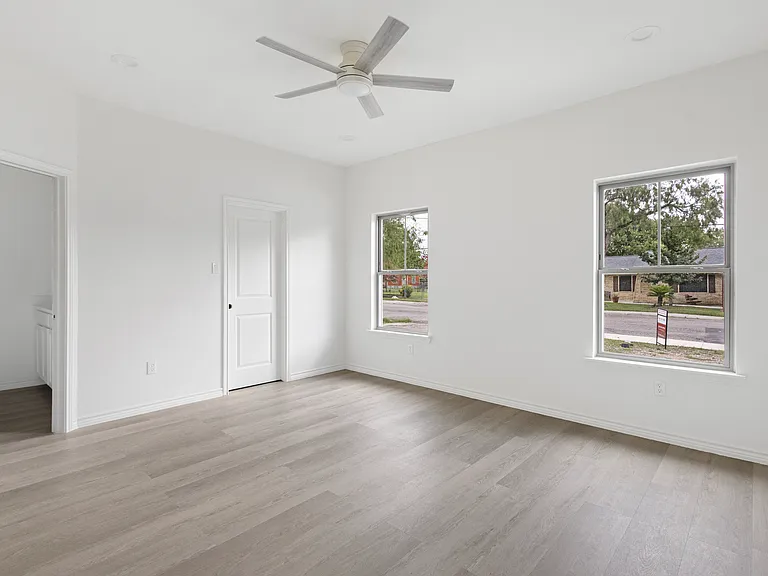 223 Florencia Ave — Photo 8