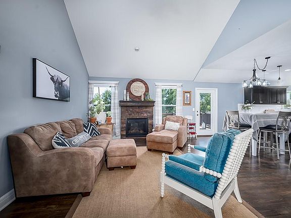 5th image of 2251 Valley View Dr