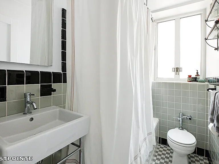 200 W 20th St #1008 — Photo 5