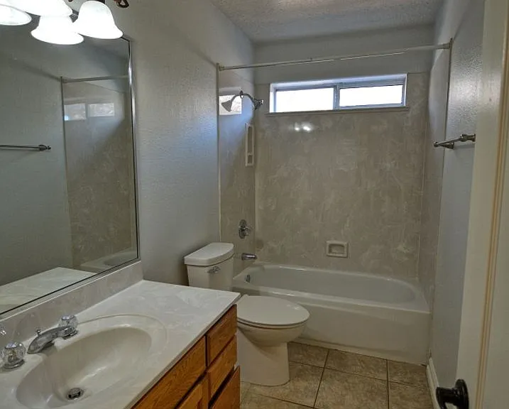 9204 Calistoga Ave NE — Photo 10