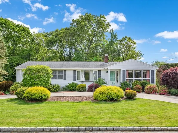 5 Secluded Ct, Cumberland, RI 02864
