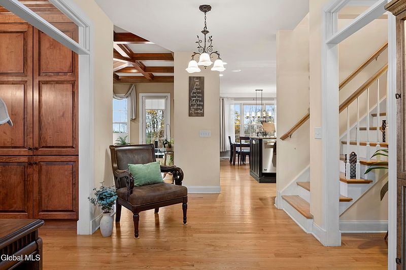 4th image of 18 Ridgeview Road