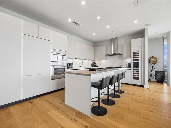 5th image of 1711 Allen Pkwy Unit 2106