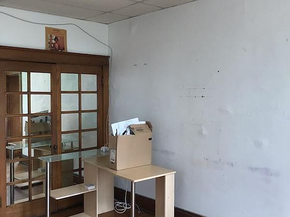 5th image of 3152 Main St APT 204