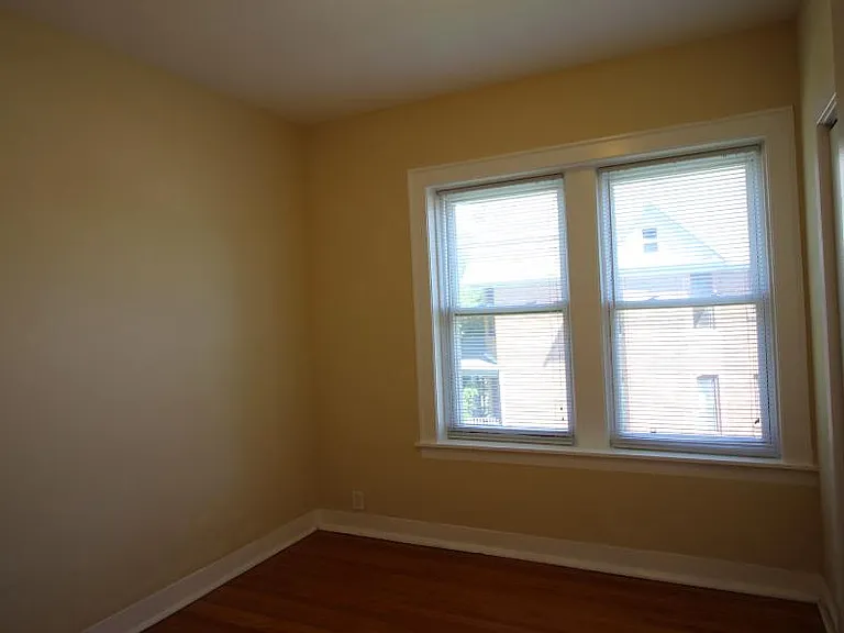 4027 N Monticello Ave — Photo 8