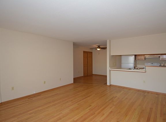 2nd image of 6930 S Rolling Meadows Ct #101