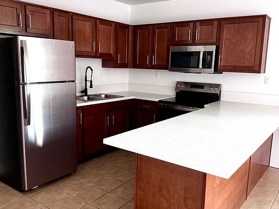 5th image of 2719 W Maryland Ave APT 102