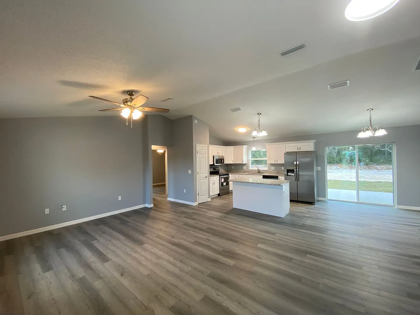Desirable Sw Ocala Neighborhood 3/2/2 **Won't Last** — Photo 4