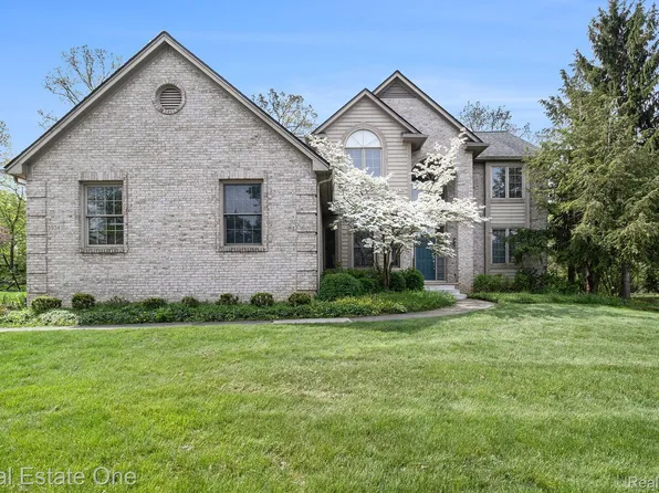 39343 Lilly Ct, Farmington Hills, MI 48331