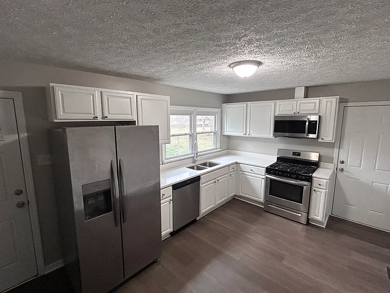 Open kitchen with enough space to have an eat-in area