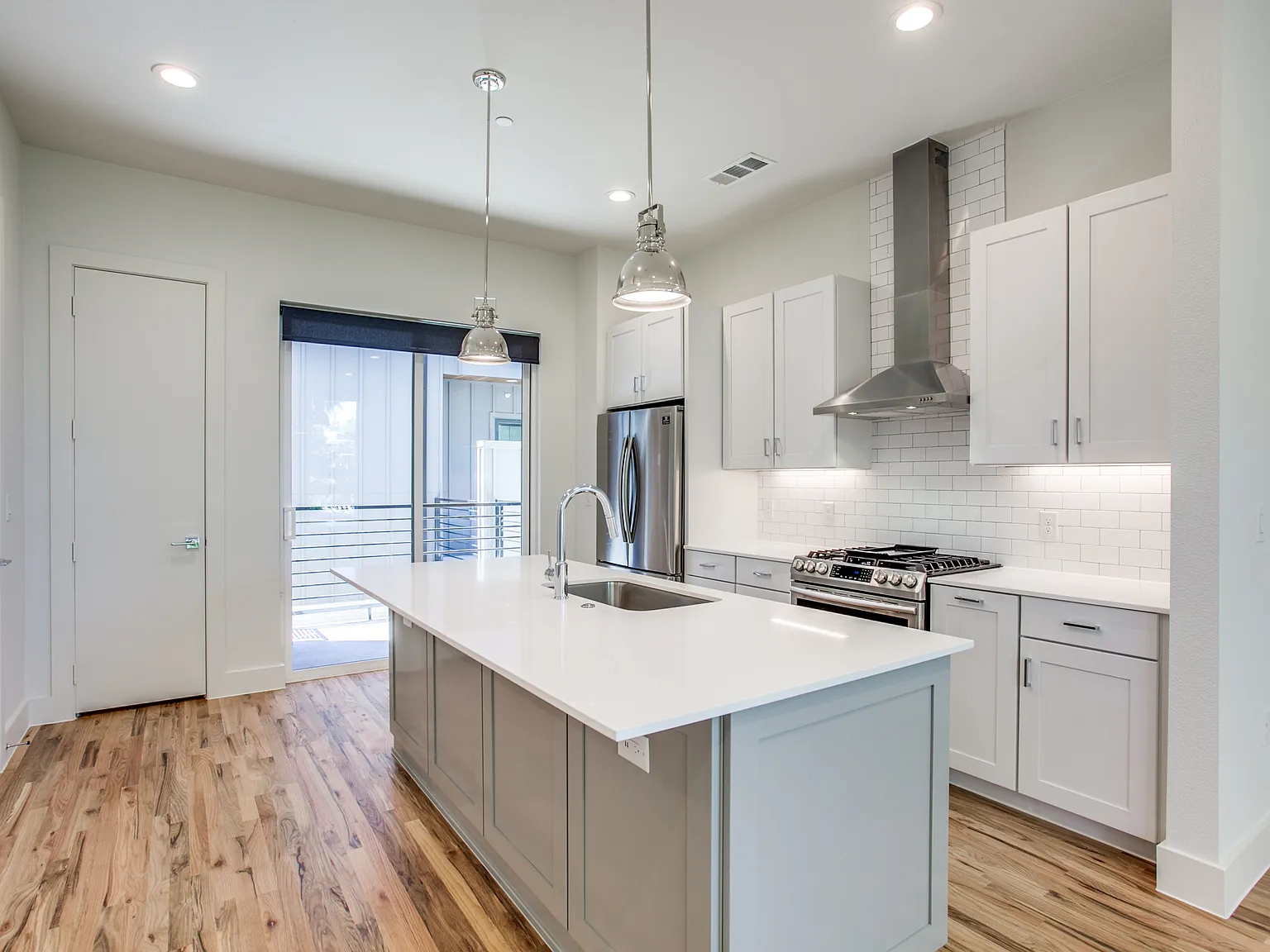 2 bed, 2.5 bath, 1332 sqft, $2,900 — Photo 2