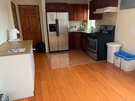 3rd image of 2805 43rd St APT 3