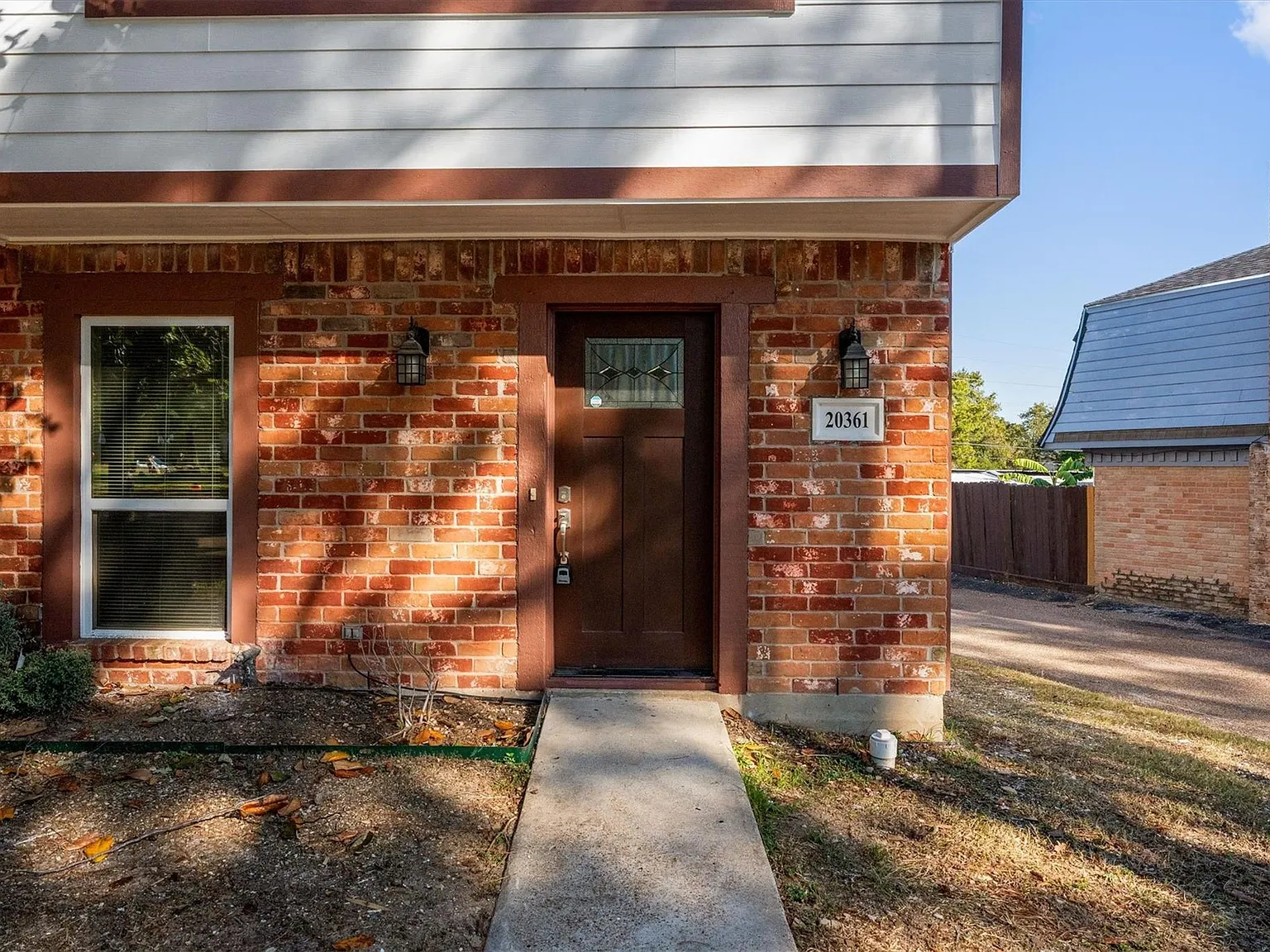 4 bed, 2.5 bath, 2091 sqft, $1,850 — Photo 3
