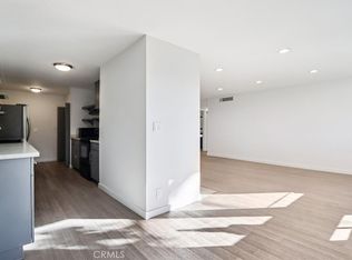 403 N Oakhurst Dr APT 204, Beverly Hills, CA 90210