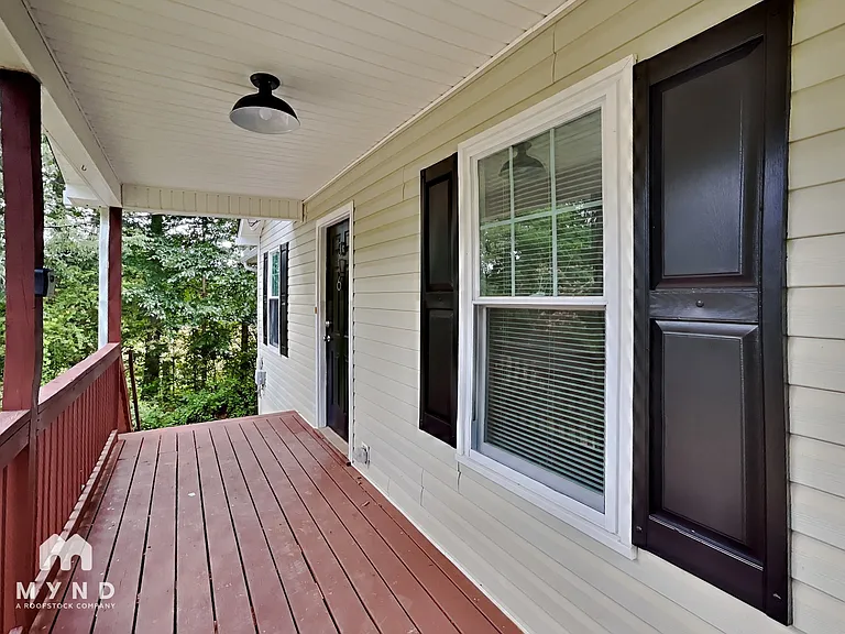 316 Eleanor Dr — Photo 2