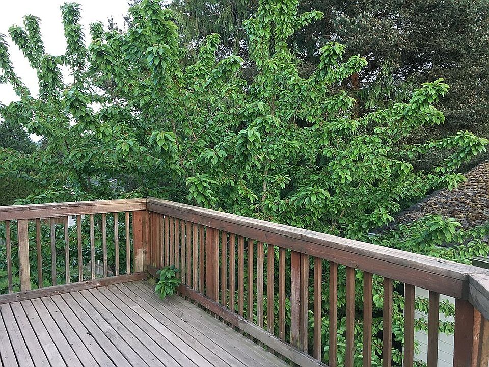 2nd image of 8503 Holly Dr