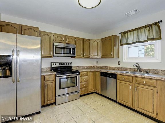 5th image of 1670 Woodtree Ct E