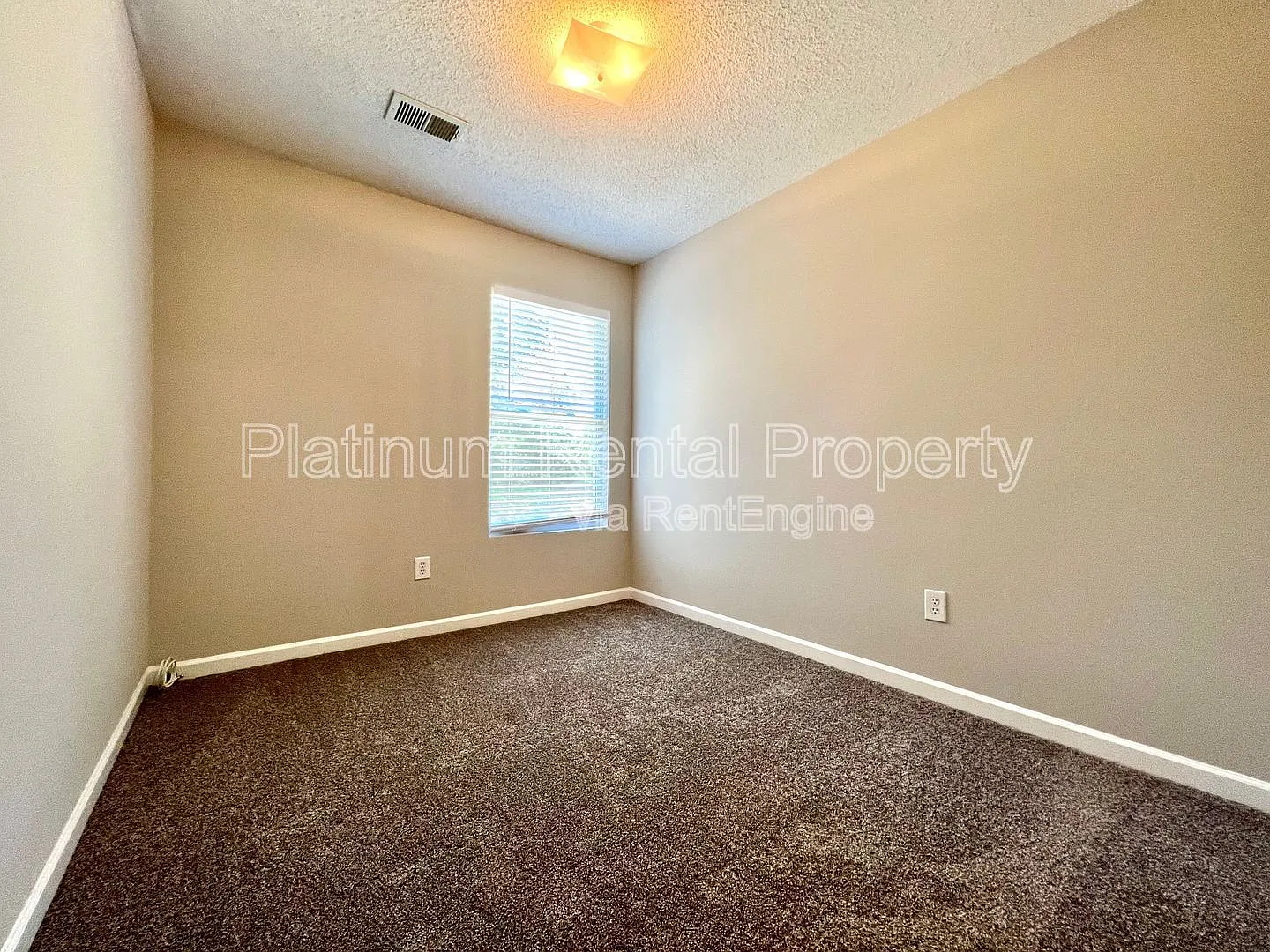 3 bed, 2.5 bath, 1544 sqft, $1,795 — Photo 4