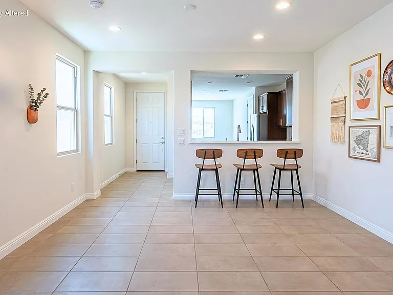 1533 W Sabel Ct — Photo 4