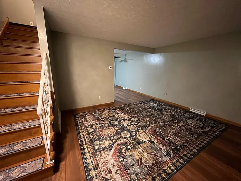 8-2431 Northland St #8 — Photo 2
