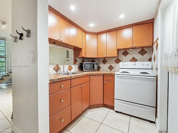 2nd image of 234 Antiquera Ave APT 9