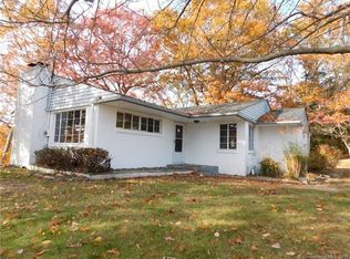 13 Cove Rd, Uncasville, CT 06382