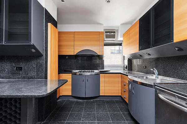 Sold by Compass | media 7