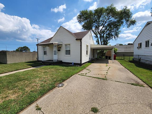 2nd image of 16658 Roberts St
