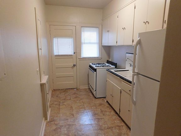 5th image of 414 W Kings Hwy APT 2