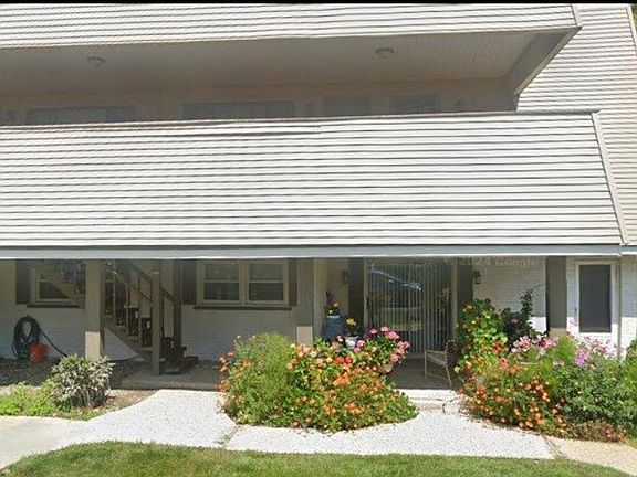 2nd image of 420-426 W Washington Ave Unit 420A