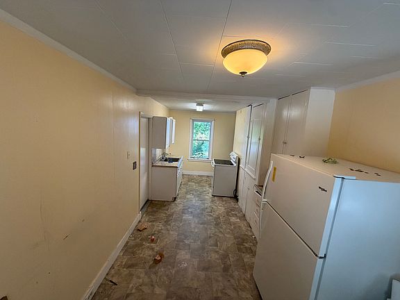 5th image of 17 Oak Ct APT 2