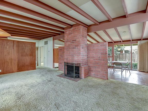 4th image of 382 Hayes Ave