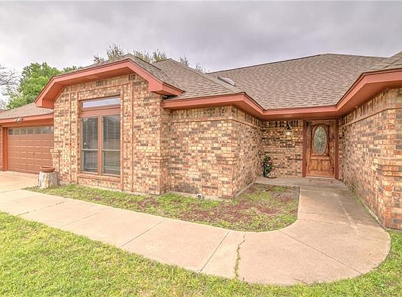 4th image of 1021 Meadowlark Ln