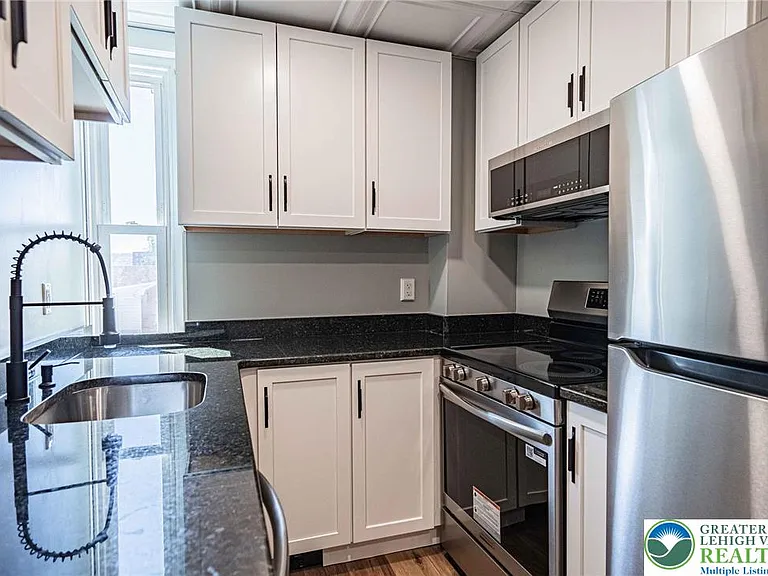 34 E Washington Ave — Photo 15
