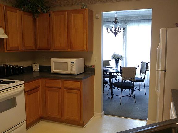 4th image of 1236 Homard Blvd E