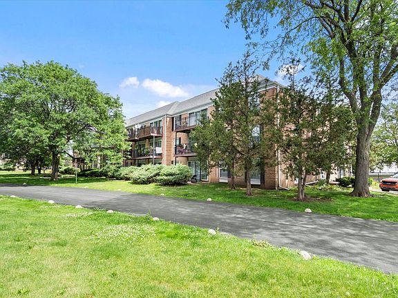 5th image of 5300 Carriageway Dr APT 207