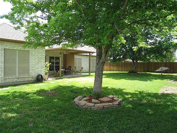 3rd image of 830 Crown Cir